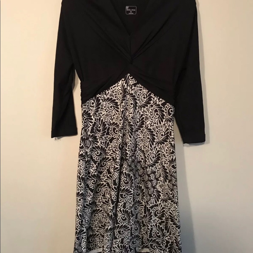 Title Nine Black White Floral Twist Front Dress XS - Picture 1 of 3